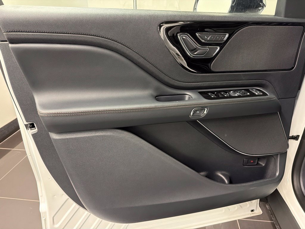 New 2027 Lincoln Aviator AWD image 28