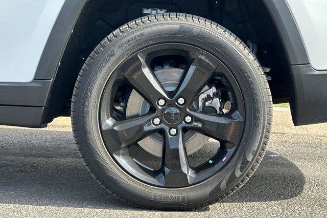 Certified 2023 Jeep Grand Cherokee L Limited w/ Black Appearance Package AWD/4WD image 27