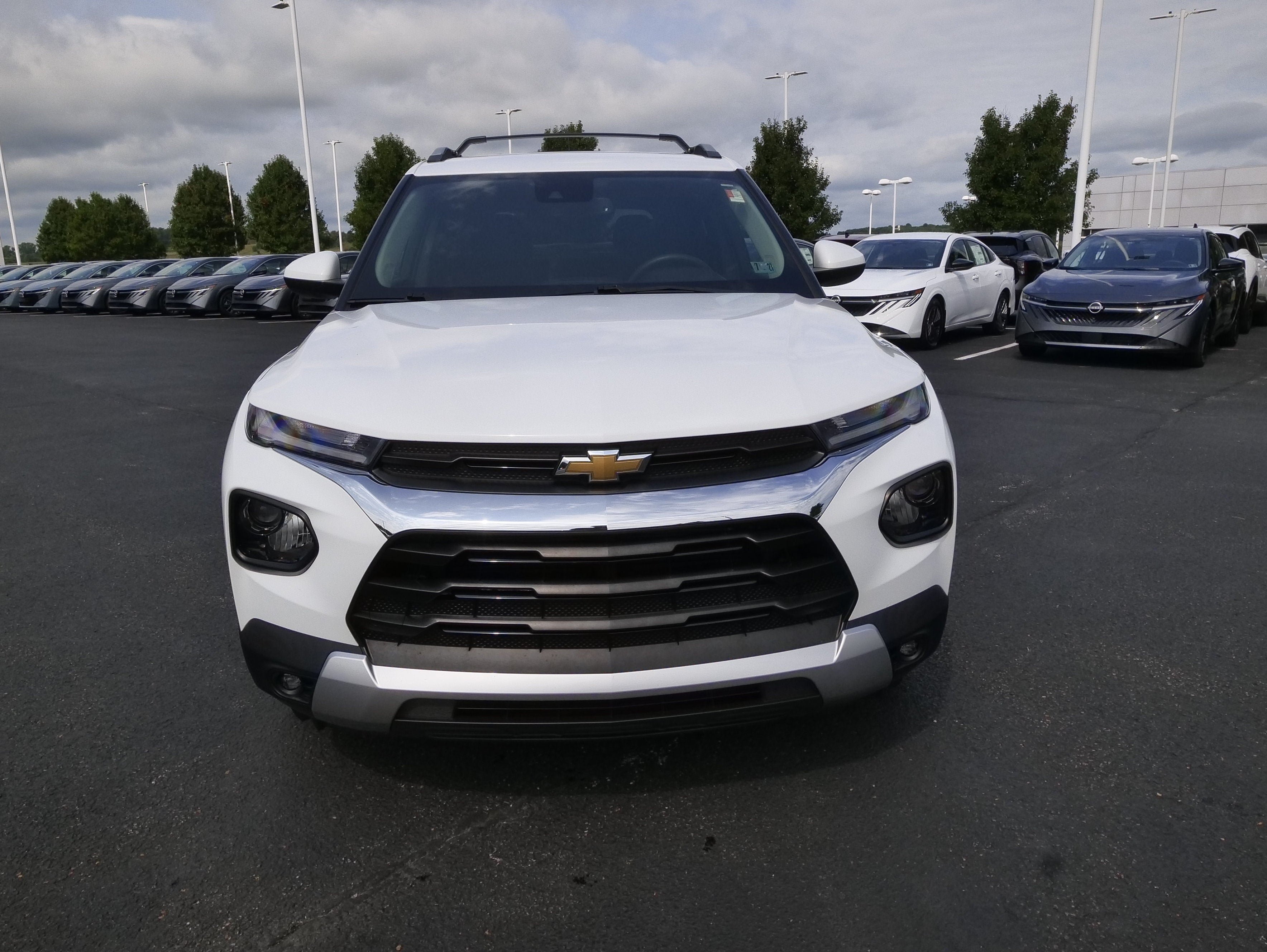 Used 2021 Chevrolet TrailBlazer LT w/ Convenience Package FWD image 3