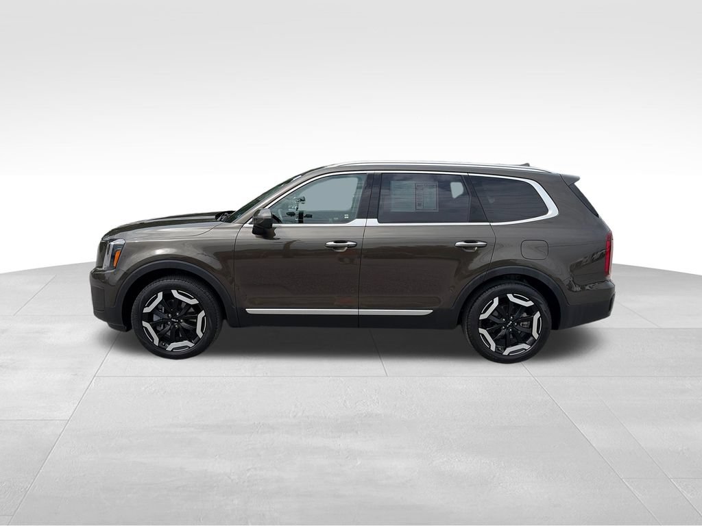 Used 2025 Kia Telluride S AWD/4WD image 3