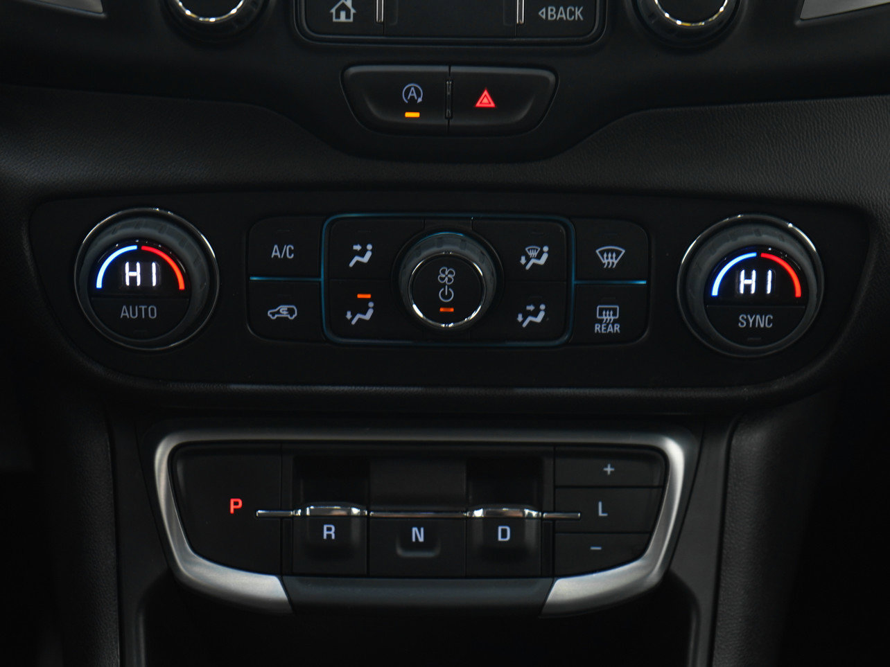 Used 2024 GMC Terrain SLT image 19