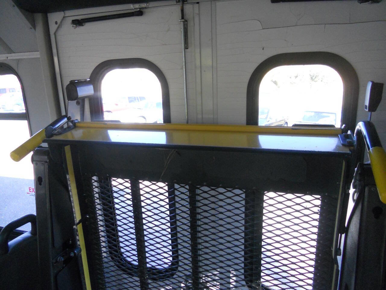 Used 2013 Ford E-450 and Econoline 450 Super Duty w/ Shuttle Bus Prep Pkg image 27