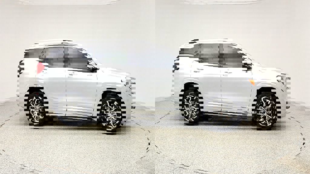 Used 2022 GMC Terrain Denali w/ LPO, Floor Liner Package image 4