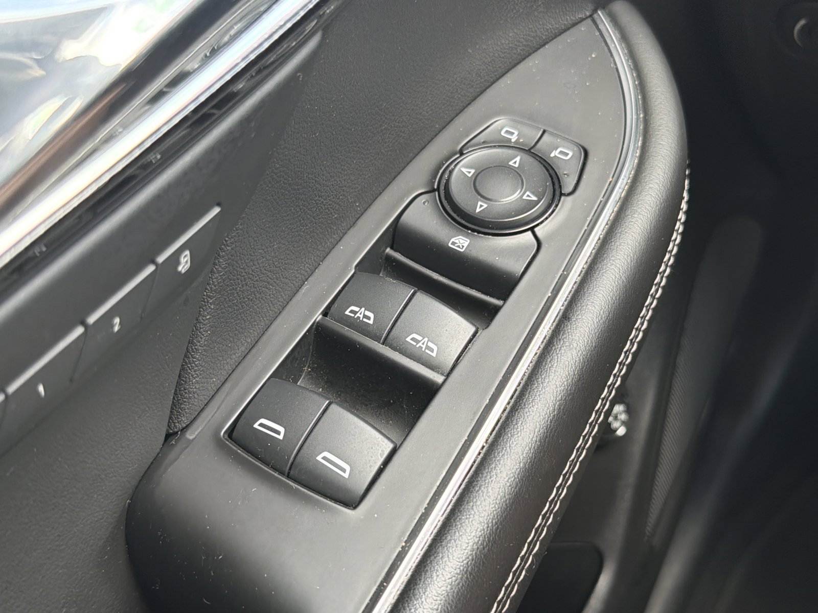 Used 2023 Buick Envision Essence w/ Sport Touring Package FWD image 19