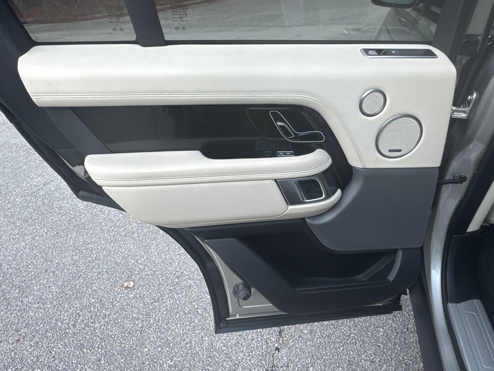 Used 2020 Land Rover Range Rover HSE image 21