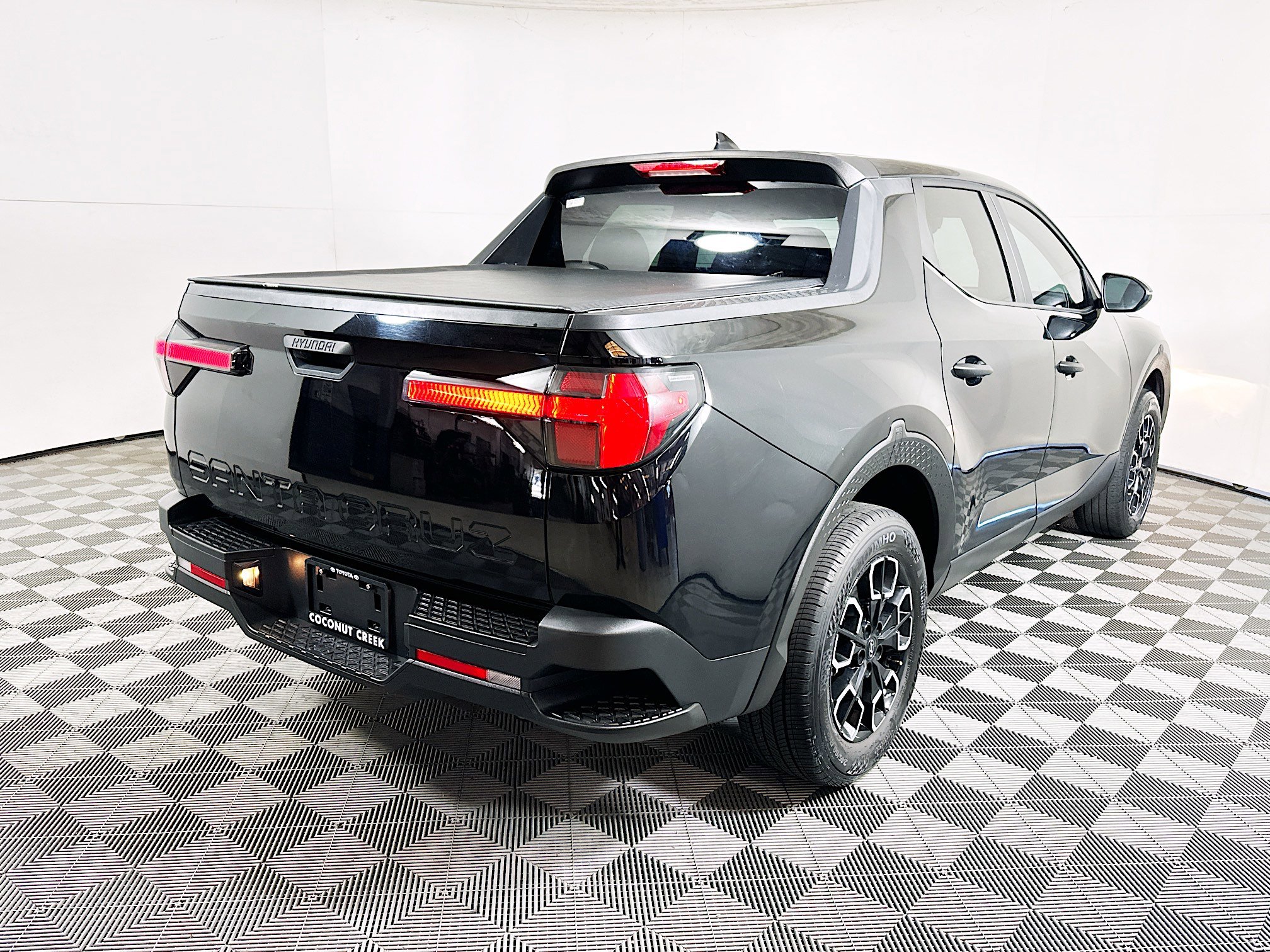 Used 2023 Hyundai Santa Cruz SEL image 3