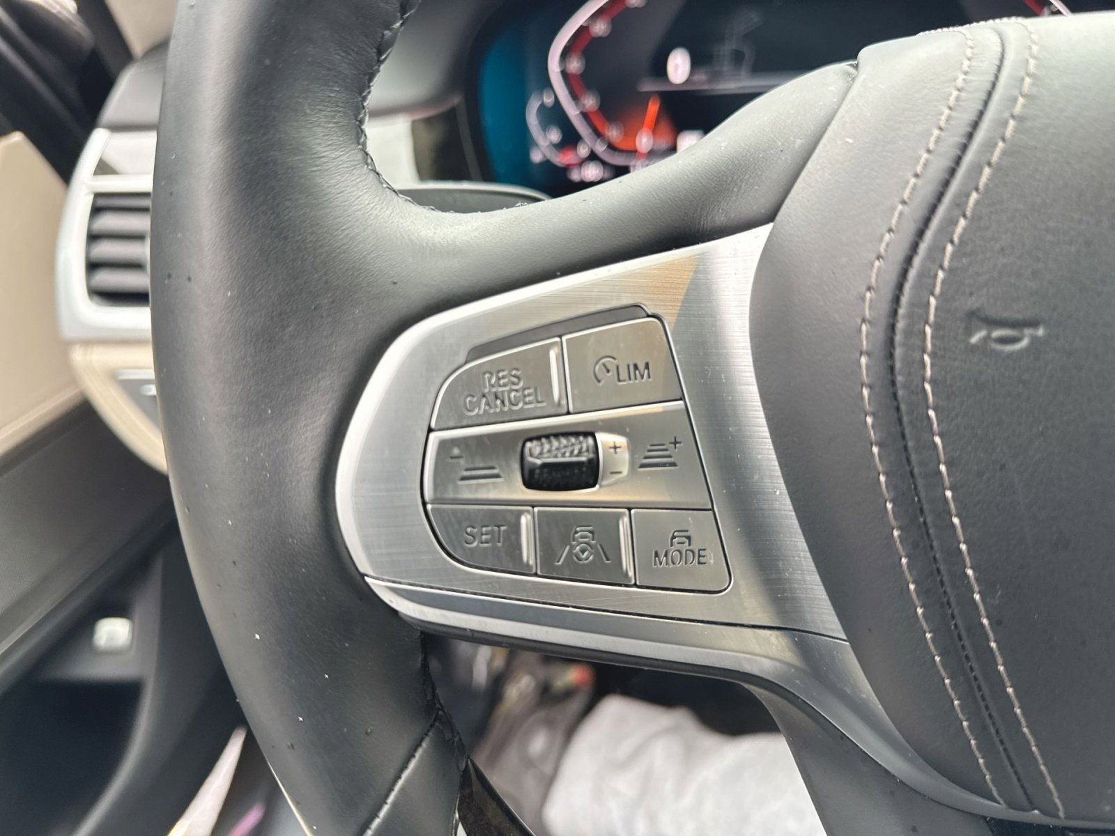 Used 2021 BMW 750i xDrive w/ Executive Package image 16