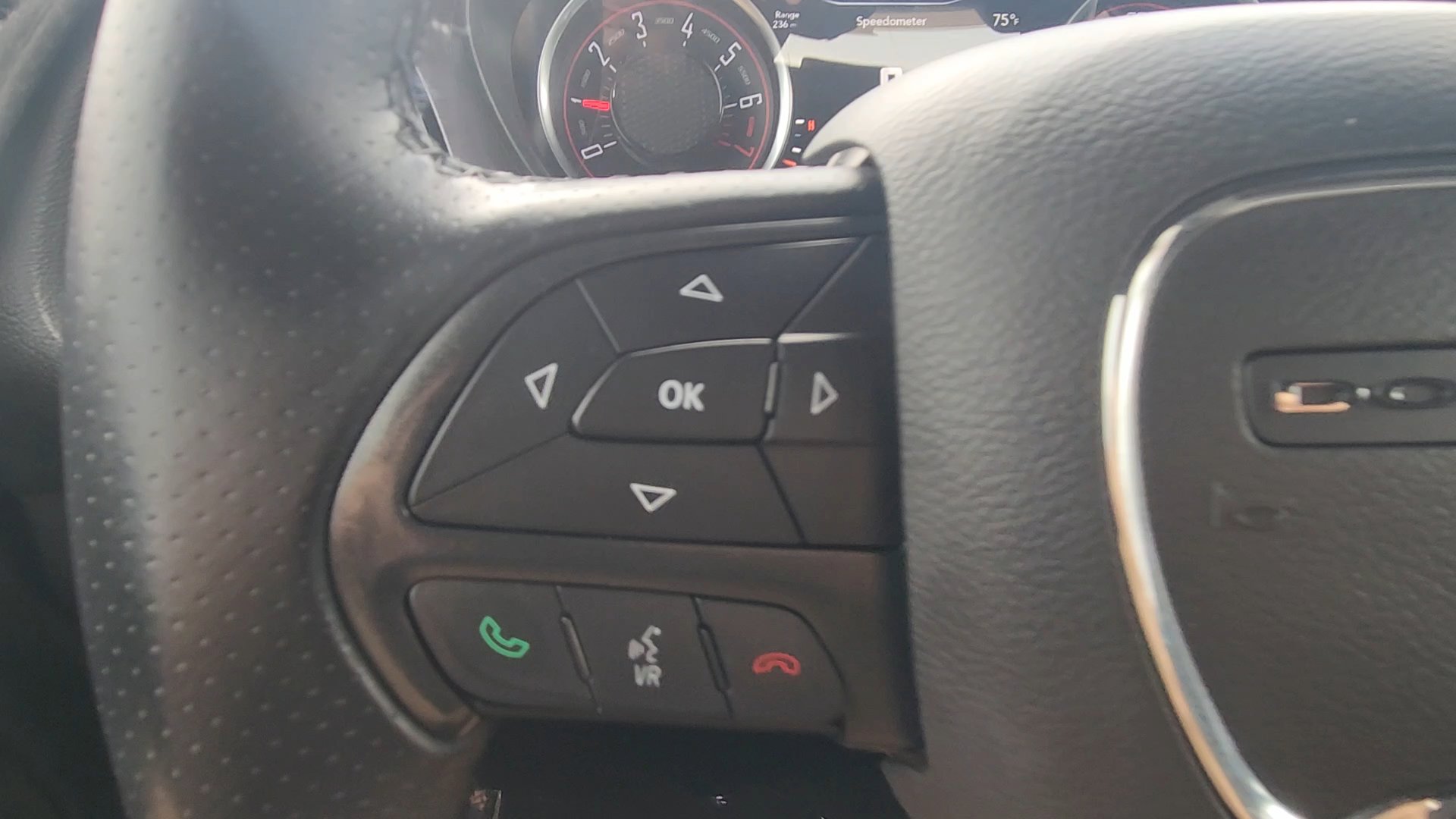 Used 2016 Dodge Challenger SXT w/ Driver Convenience Group RWD image 10