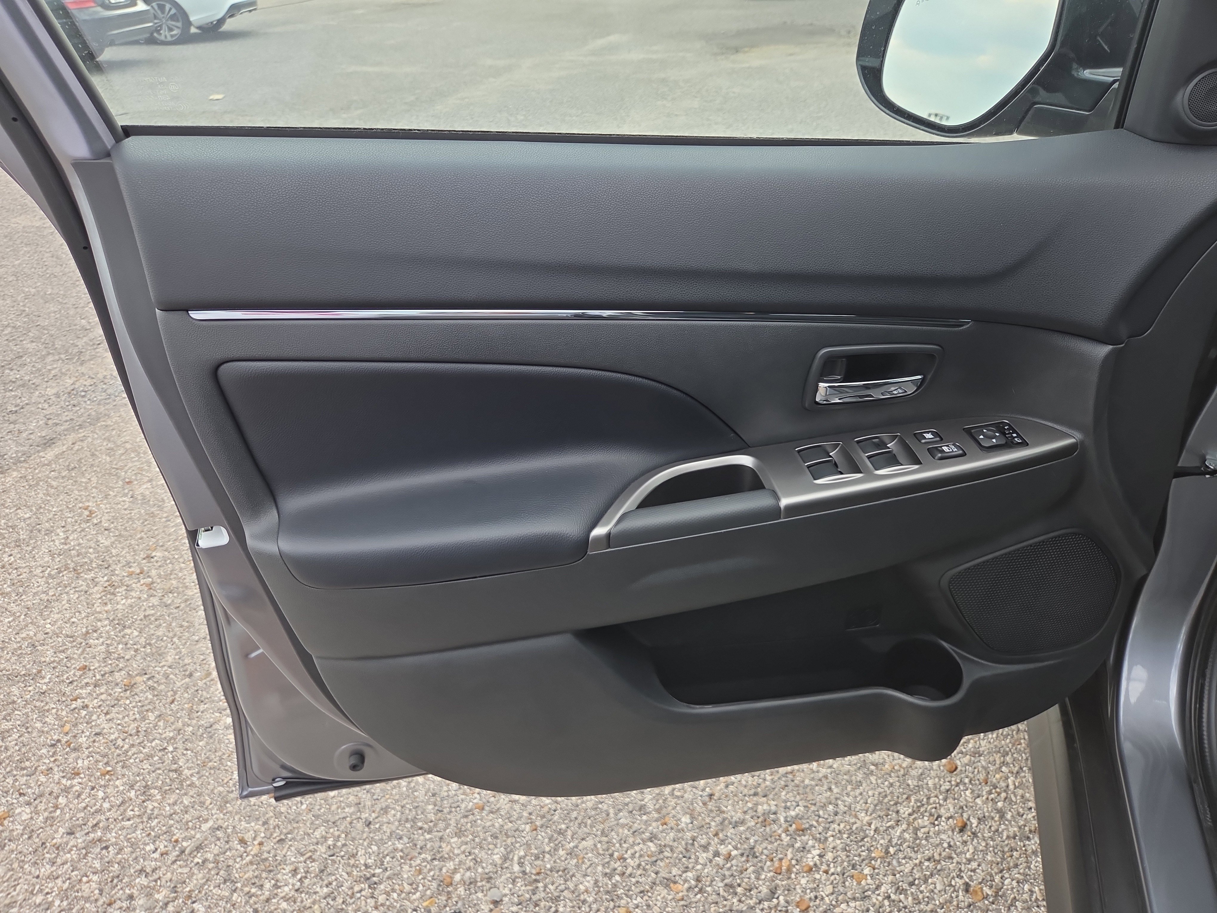 New 2025 Mitsubishi Outlander Sport SE image 5