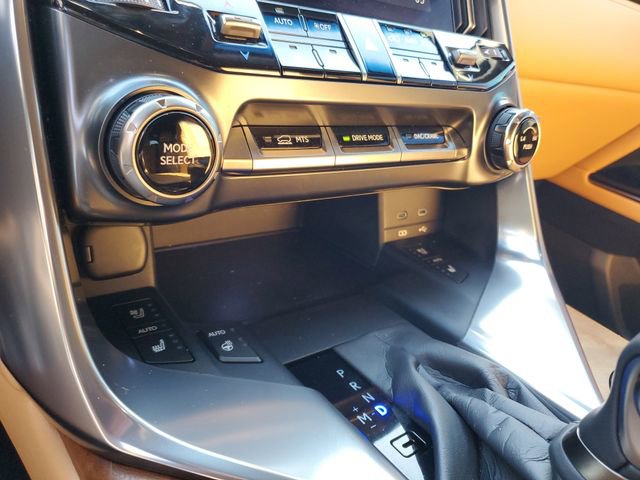 Used 2025 Lexus LX 600 4WD w/ Luxury Package image 22