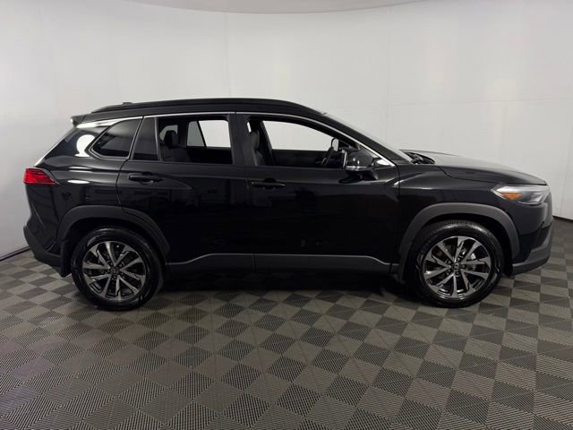 Used 2025 Toyota Corolla Cross XLE w/ Convenience Package image 10