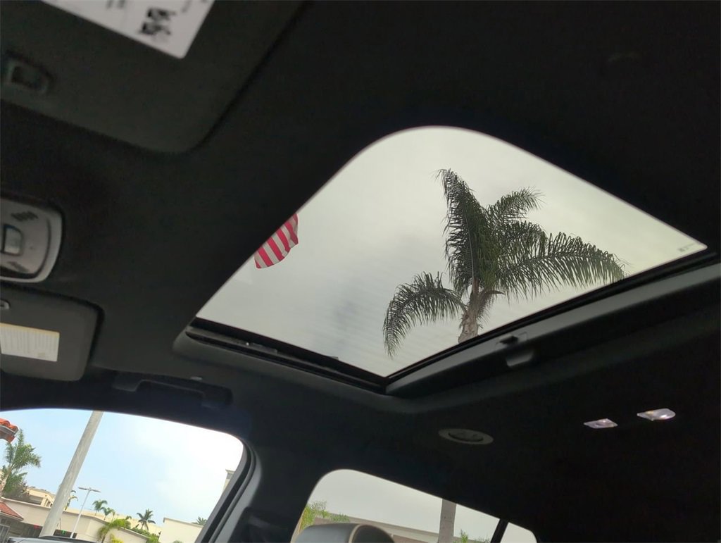 Used 2023 Chevrolet Traverse Premier image 19