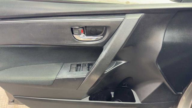 Used 2018 Toyota Corolla LE FWD image 19