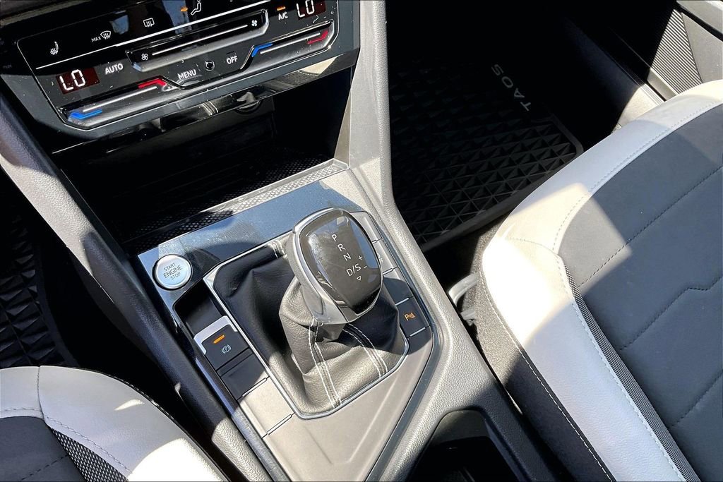 Certified 2025 Volkswagen Taos SE w/ Panoramic Sunroof Package image 28