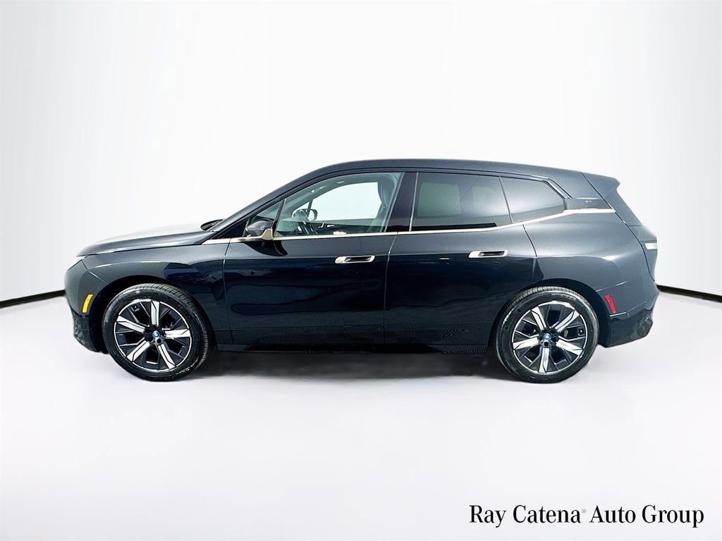 Used 2023 BMW iX xDrive50 w/ Sport Package AWD/4WD image 13