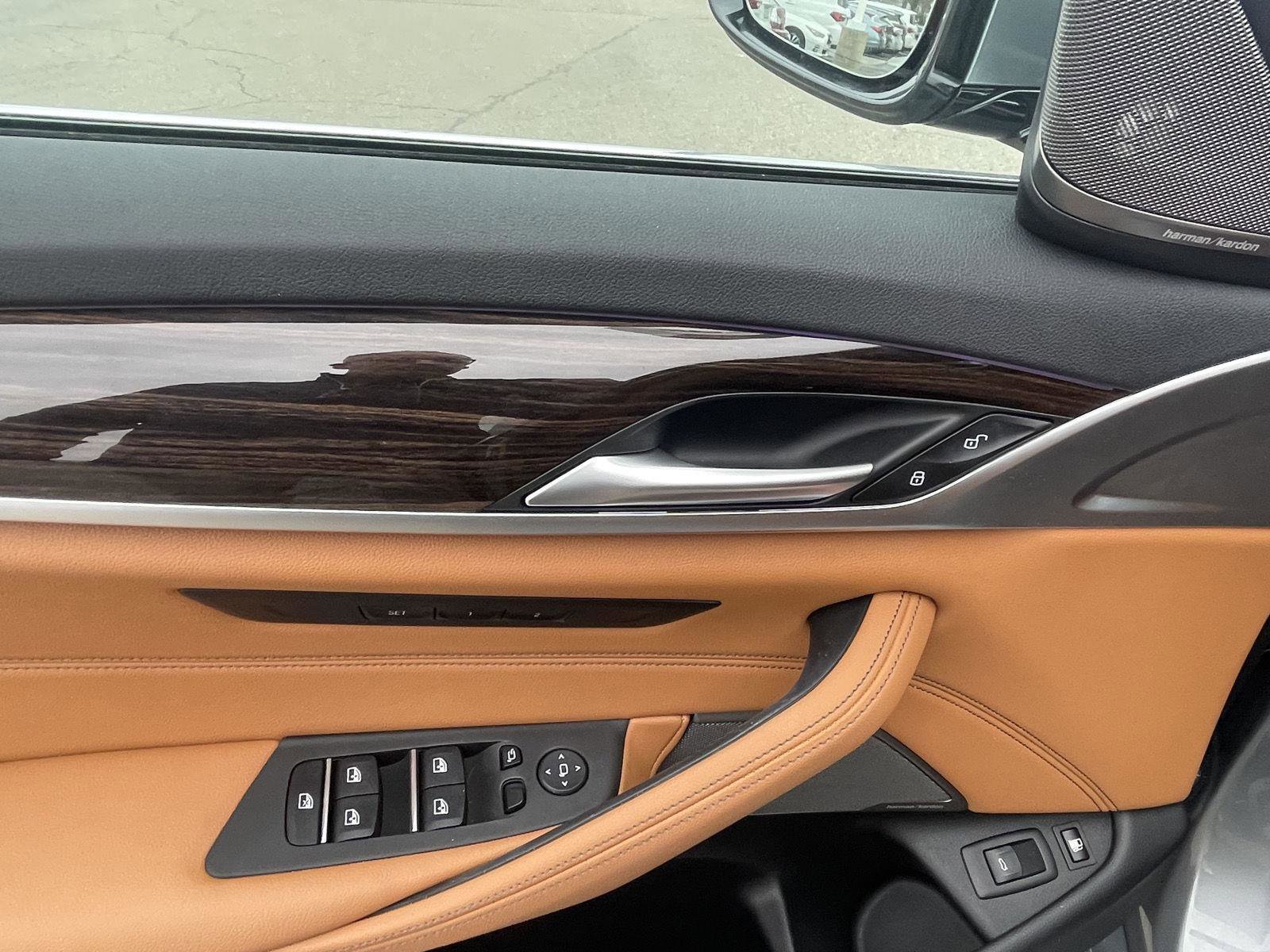 Used 2023 BMW 530e xDrive w/ Premium Package image 10