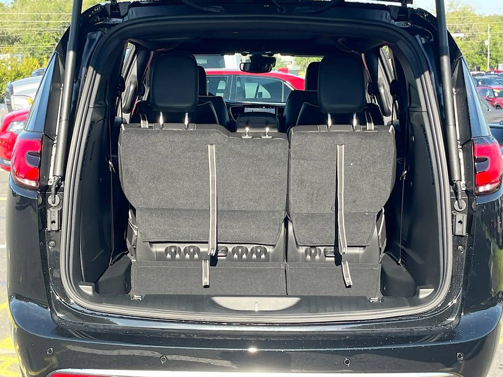 New 2027 Chrysler Pacifica Limited FWD image 27