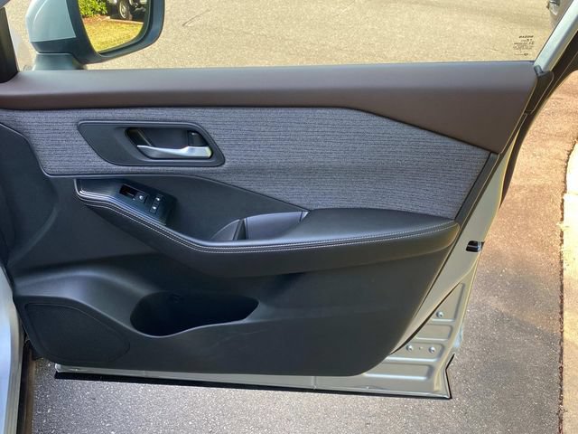 Used 2022 Nissan Rogue SV FWD image 34