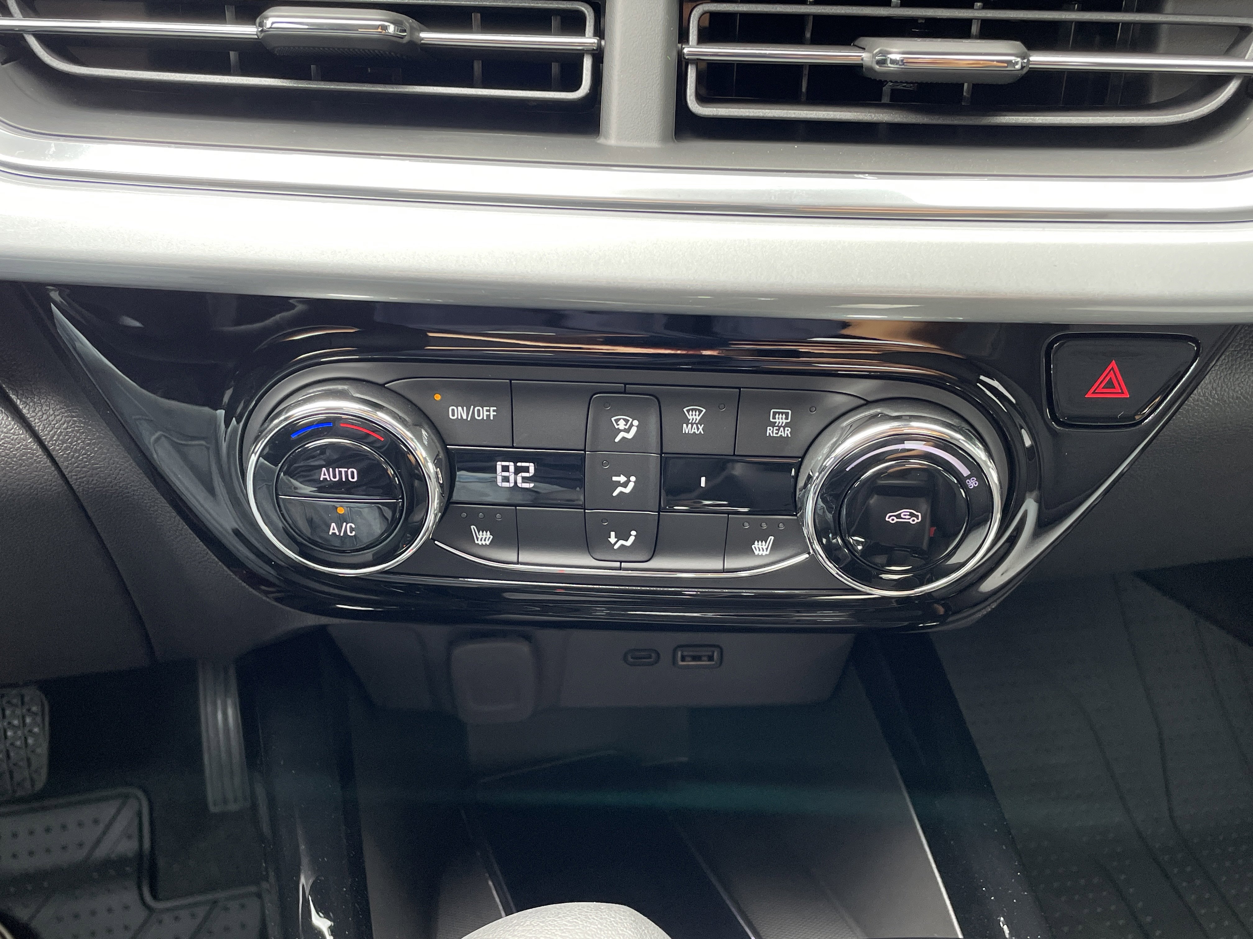 New 2025 Chevrolet Trax LT w/ Driver Confidence Package image 48