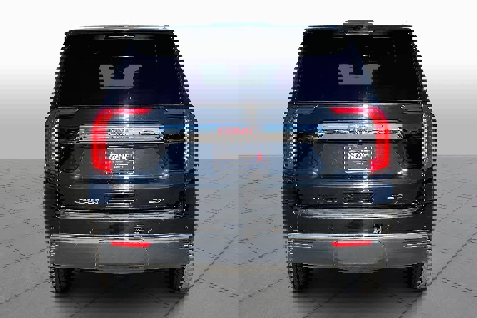 Used 2024 GMC Yukon SLT image 6