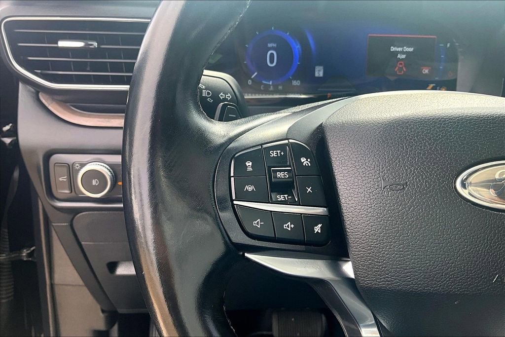 Used 2020 Ford Explorer Platinum w/ Premium Technology Package image 18