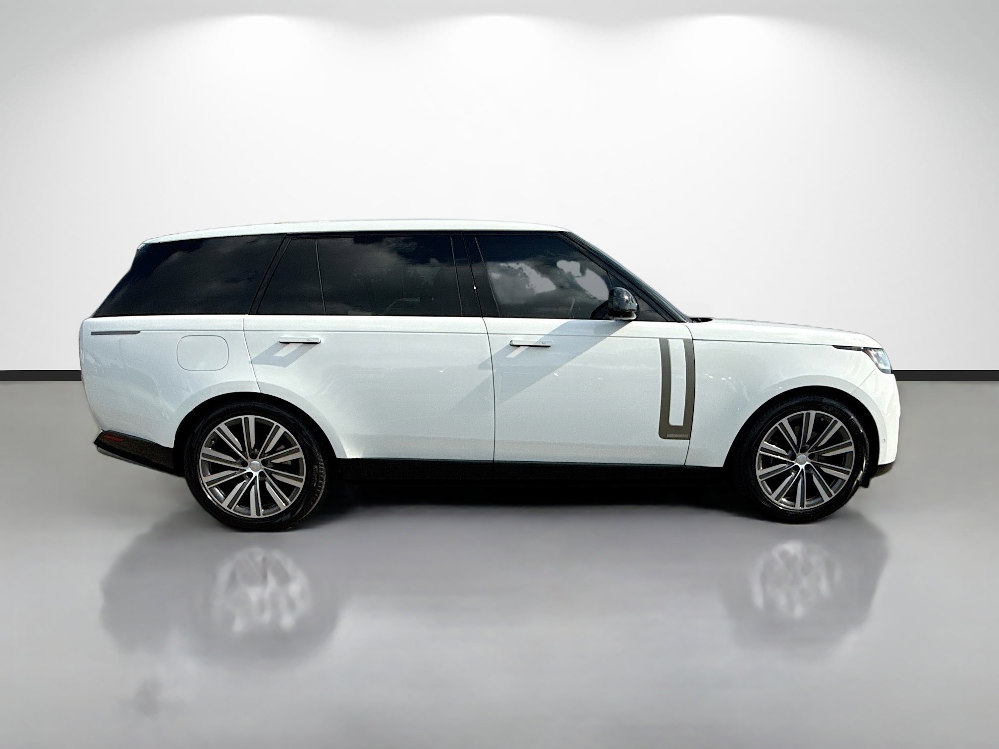 Used 2025 Land Rover Range Rover Long Wheelbase Autobiography image 2