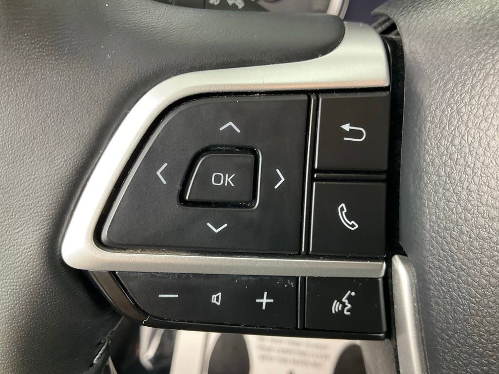 Used 2023 Toyota Highlander LE image 18