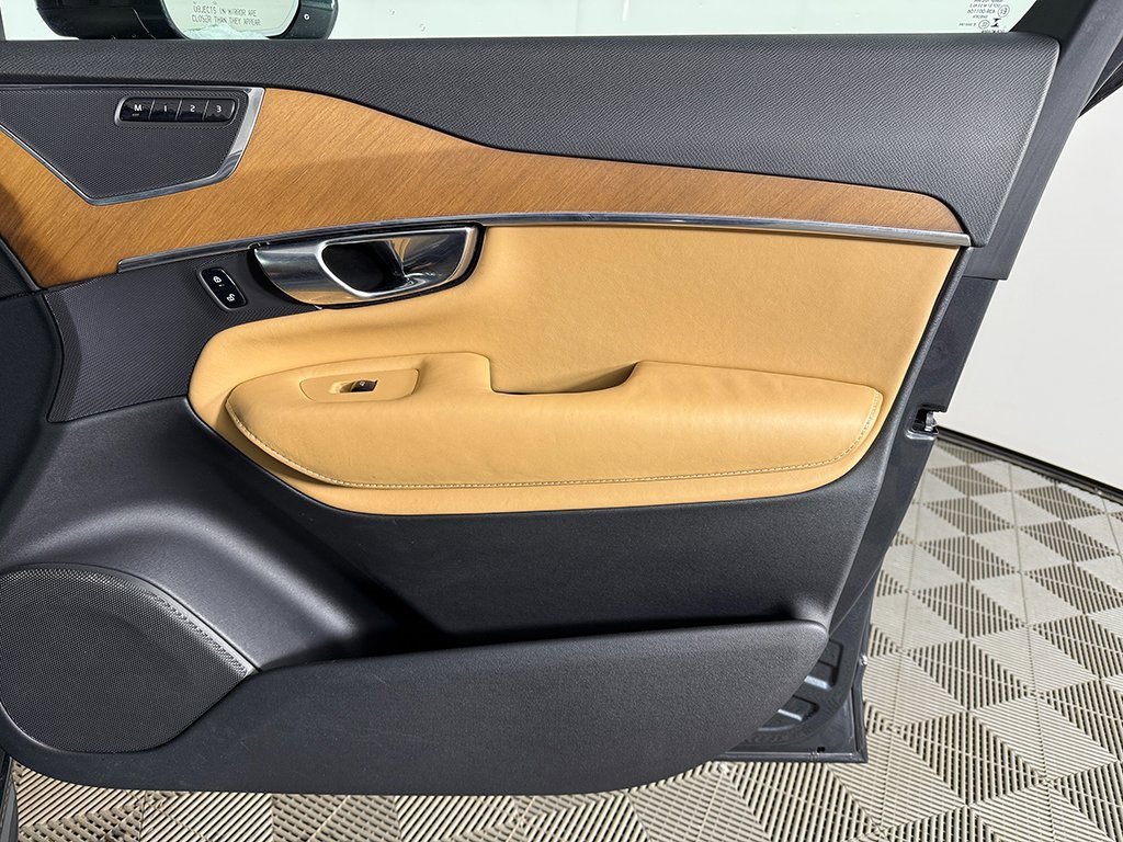 Used 2017 Volvo XC90 T6 Inscription w/ Vision Package image 24