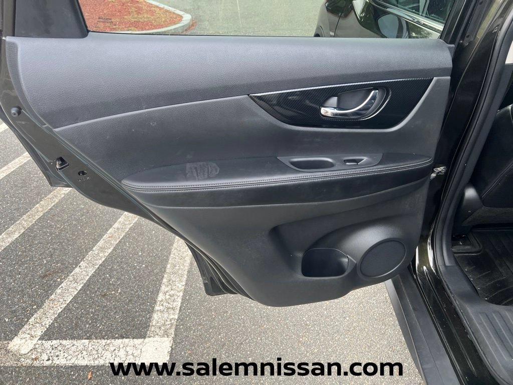 Used 2017 Nissan Rogue SL w/ SL Premium Package AWD/4WD image 21