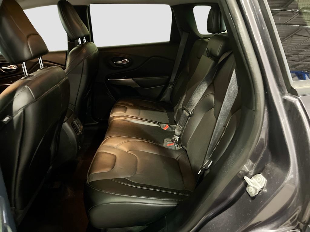 Used 2022 Jeep Cherokee Latitude Lux w/ Mopar Interior Package AWD/4WD image 24