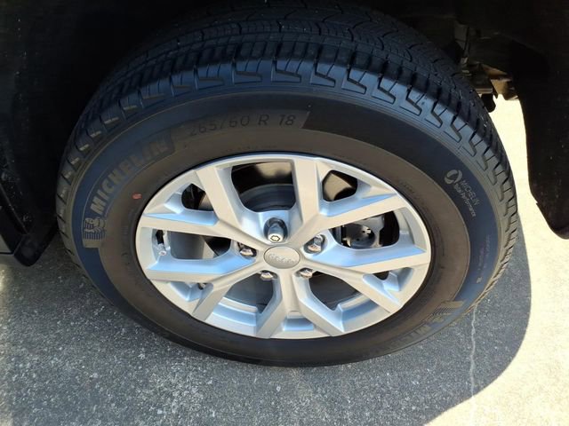 Used 2023 Jeep Grand Cherokee Limited AWD/4WD image 19