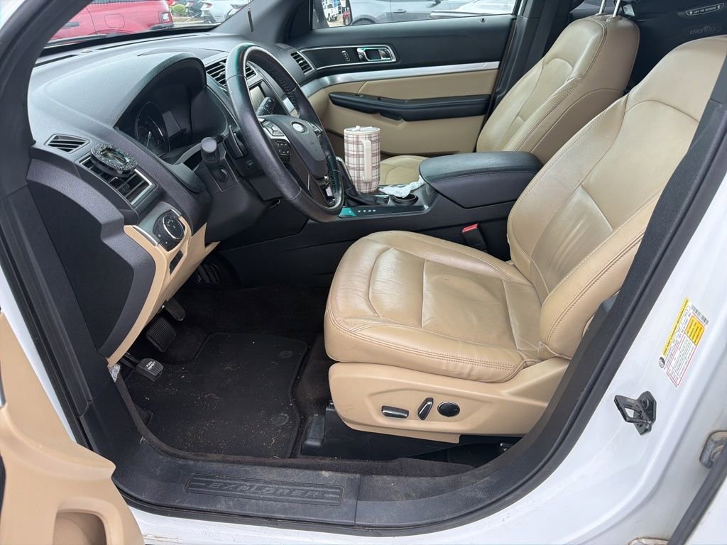 Used 2016 Ford Explorer XLT w/ Equipment Group 202A FWD image 9