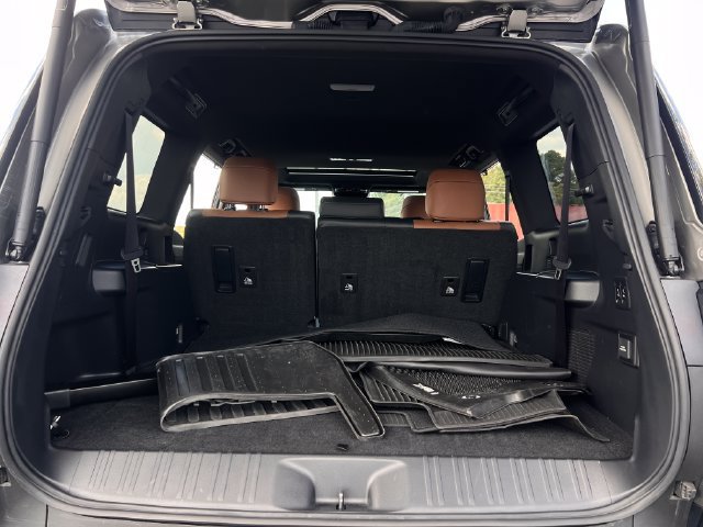 Used 2024 Lexus GX 550 w/ Accessory Package (31) AWD/4WD image 28