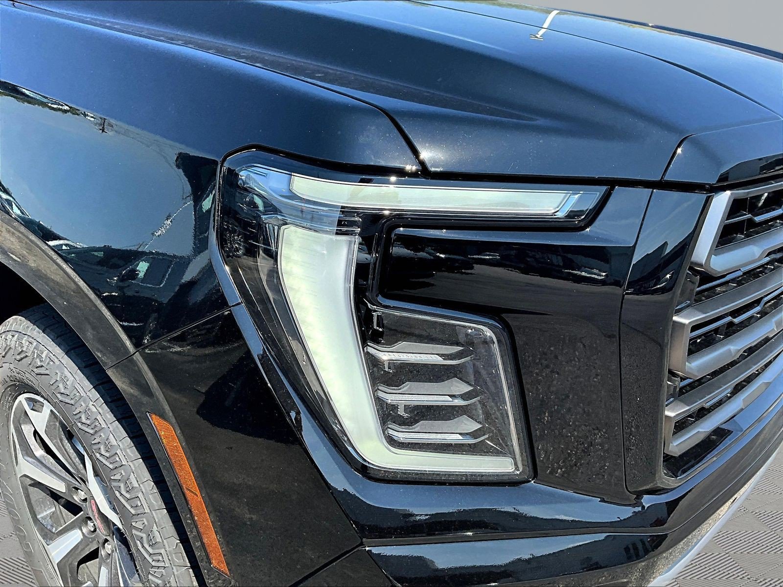 New 2026 GMC Yukon XL AT4 Ultimate AWD/4WD image 8
