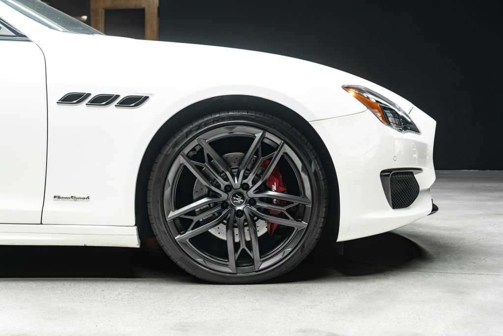 Used 2021 Maserati Quattroporte S GranSport Q4 AWD/4WD image 16