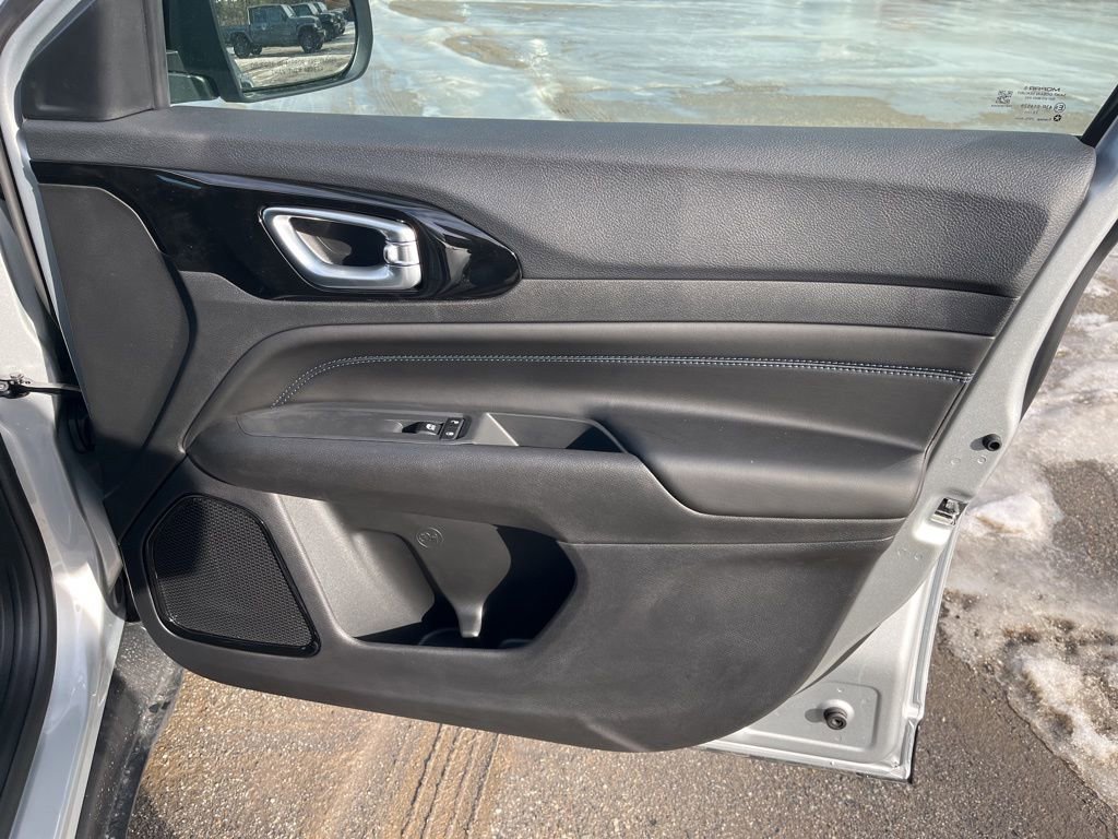 New 2026 Jeep Compass Limited image 9