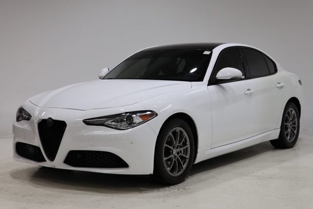 Used 2019 Alfa Romeo Giulia AWD w/ Cold Weather Package image 3