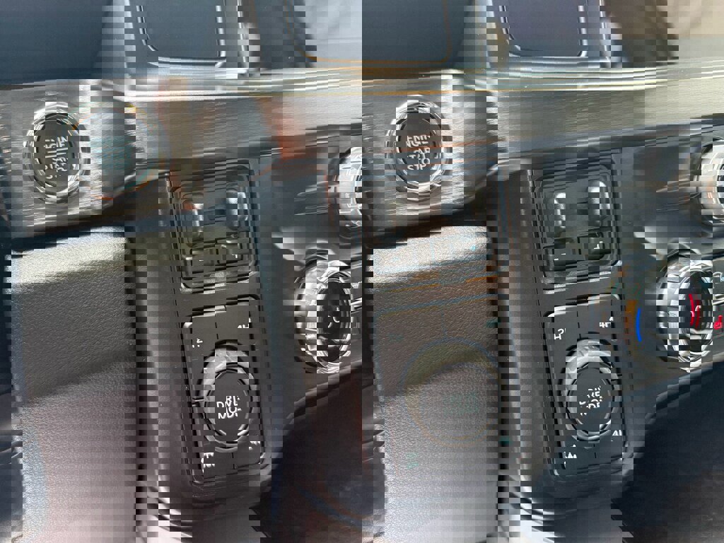 Used 2024 Ford F350 Lariat w/ Sport Appearance Package image 13