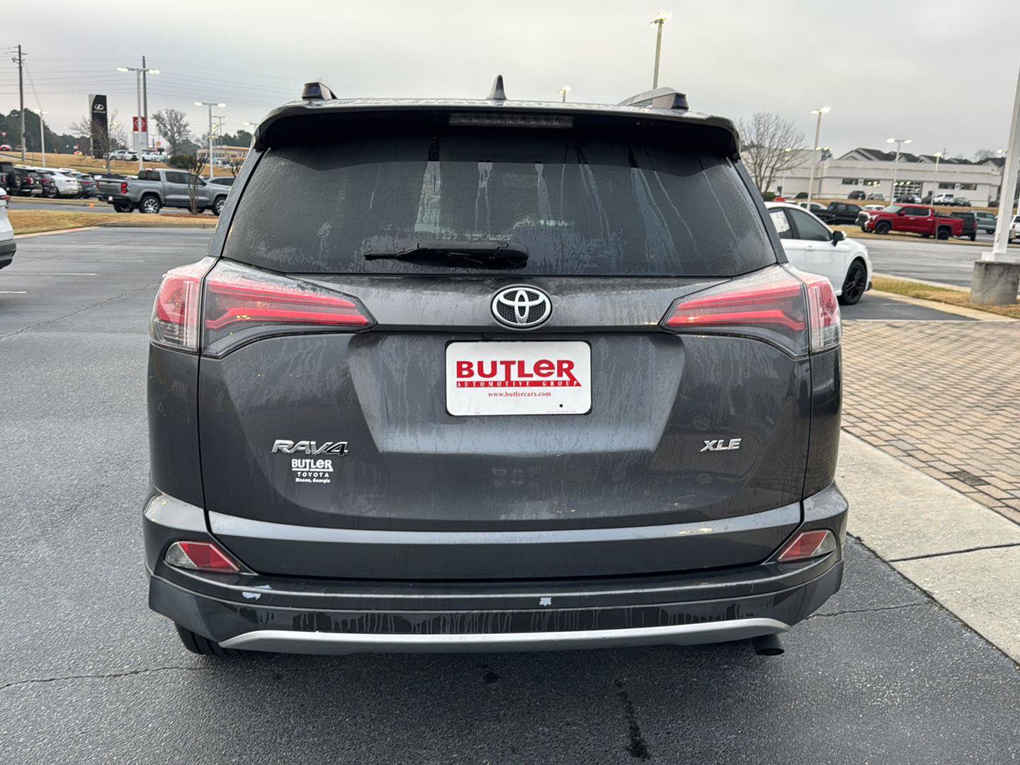 Used 2018 Toyota RAV4 XLE image 4