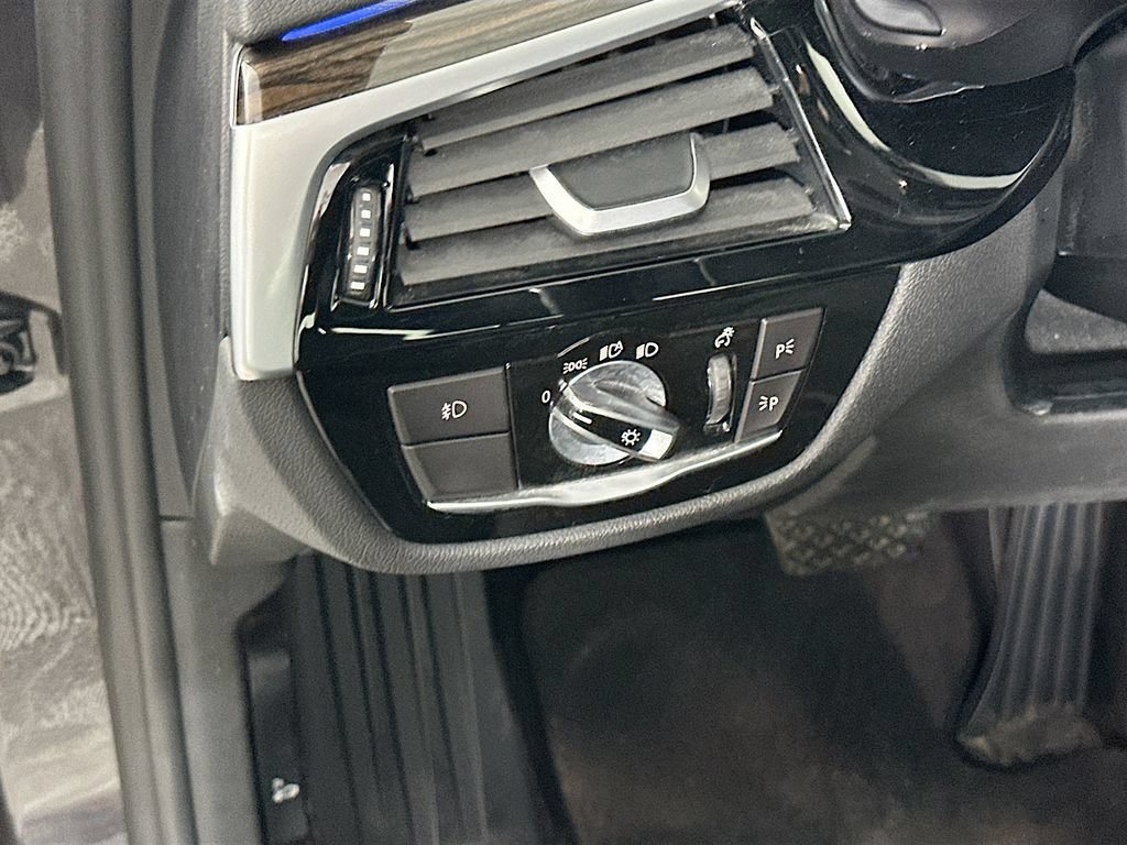 Used 2018 BMW 530e xDrive AWD/4WD image 15