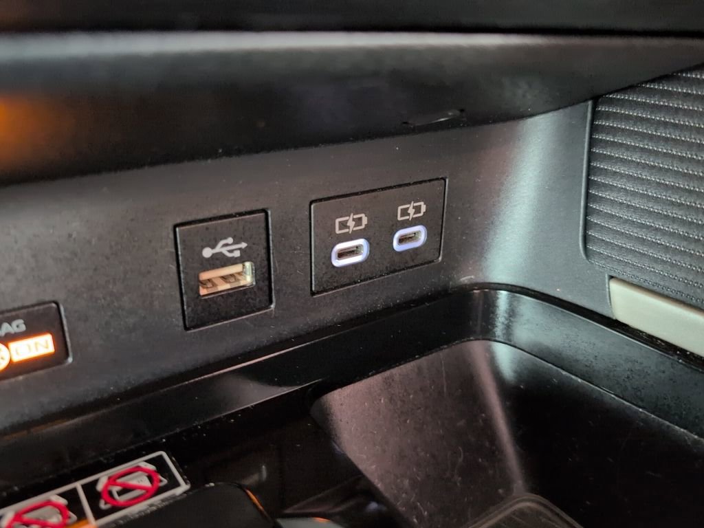 Used 2025 Toyota Camry SE image 21