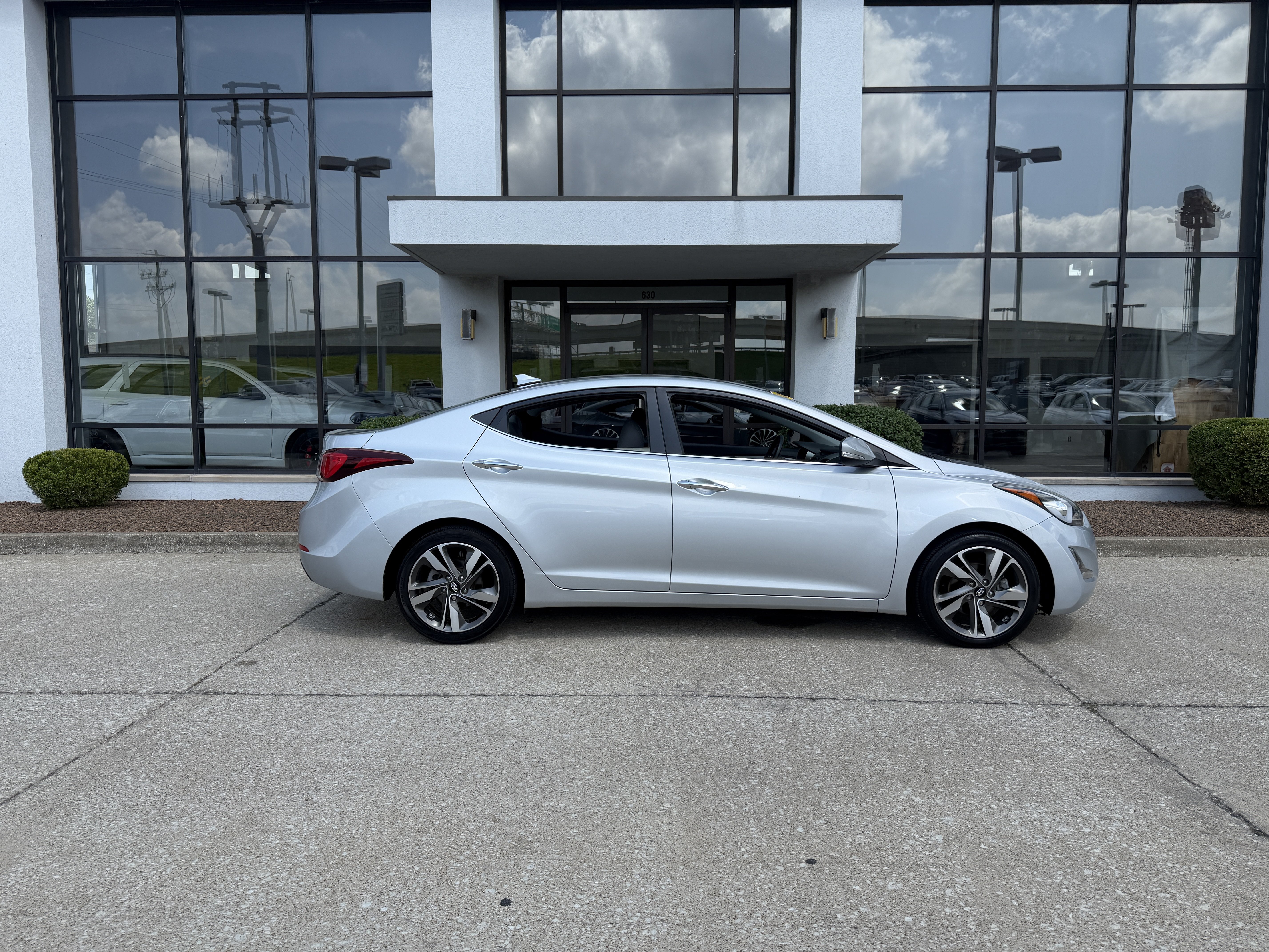 Used 2014 Hyundai Elantra Limited FWD image 3