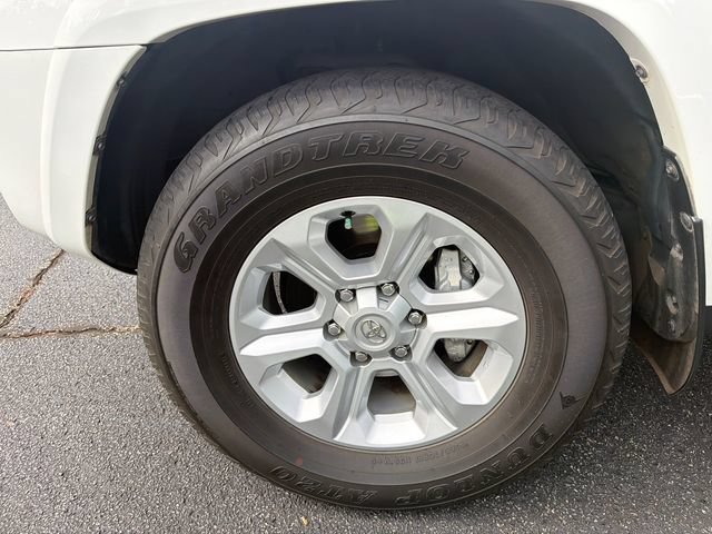 Used 2022 Toyota 4Runner SR5 Premium w/ Moonroof Package RWD image 13