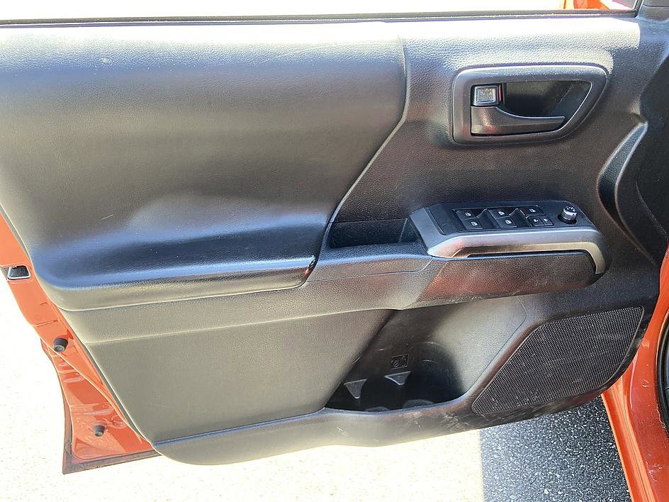 Used 2018 Toyota Tacoma SR5 RWD image 9