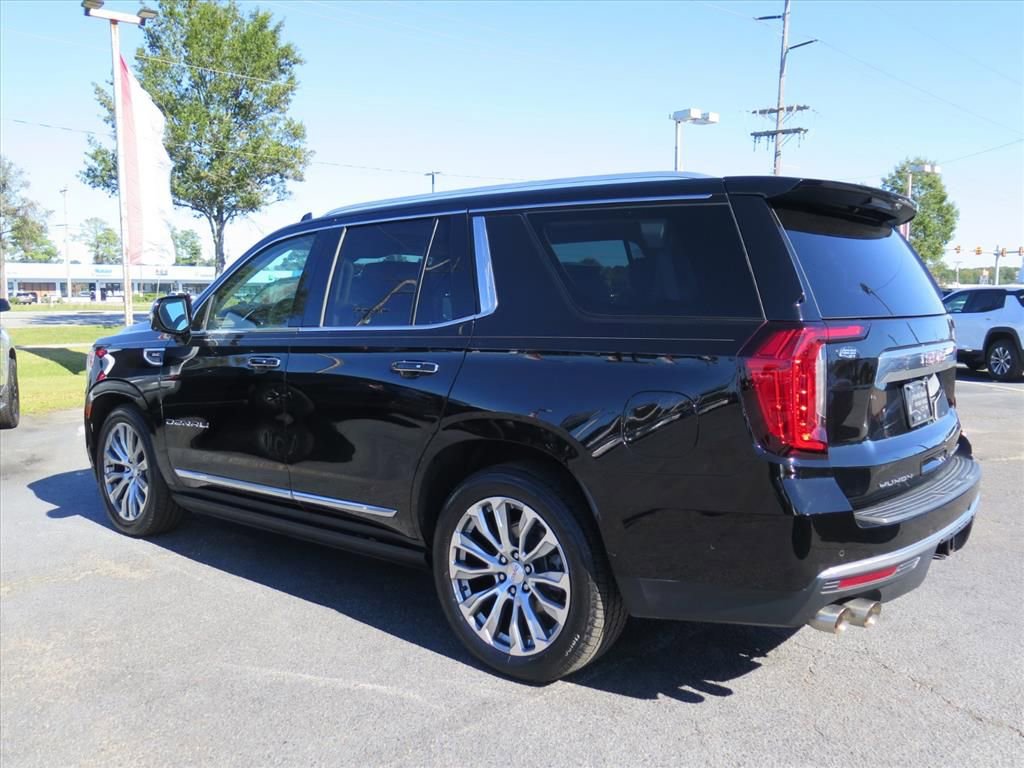 Used 2023 GMC Yukon Denali w/ Denali Reserve Package image 3