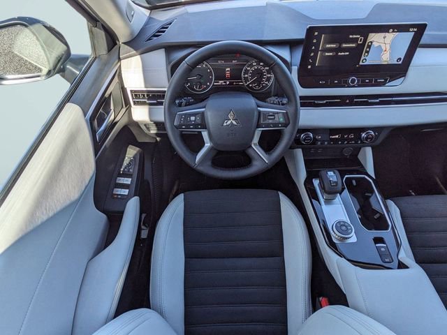 New 2026 Mitsubishi Outlander SE image 16