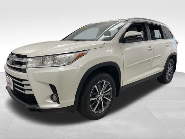 Used 2019 Toyota Highlander XLE image 2