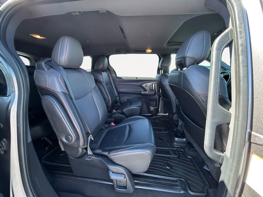 Used 2021 Toyota Sienna XSE w/ XSE Plus Package FWD image 12