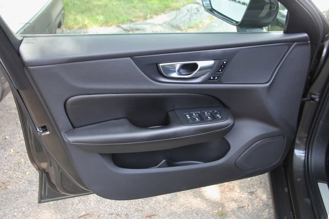 Used 2020 Volvo S60 T5 Momentum FWD image 16