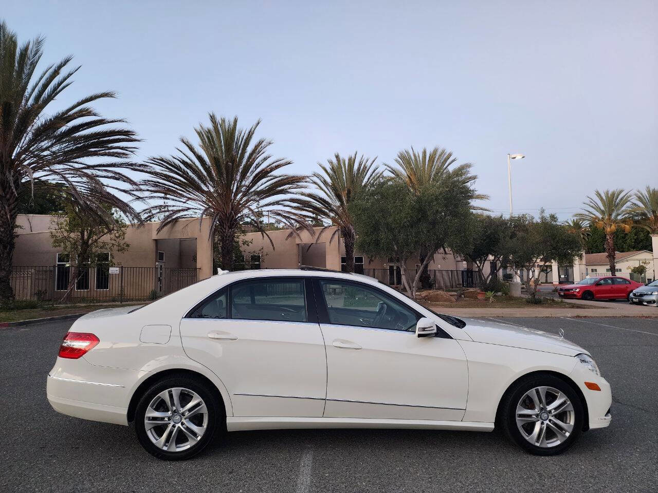 Used 2010 Mercedes-Benz E 350 Sedan image 7